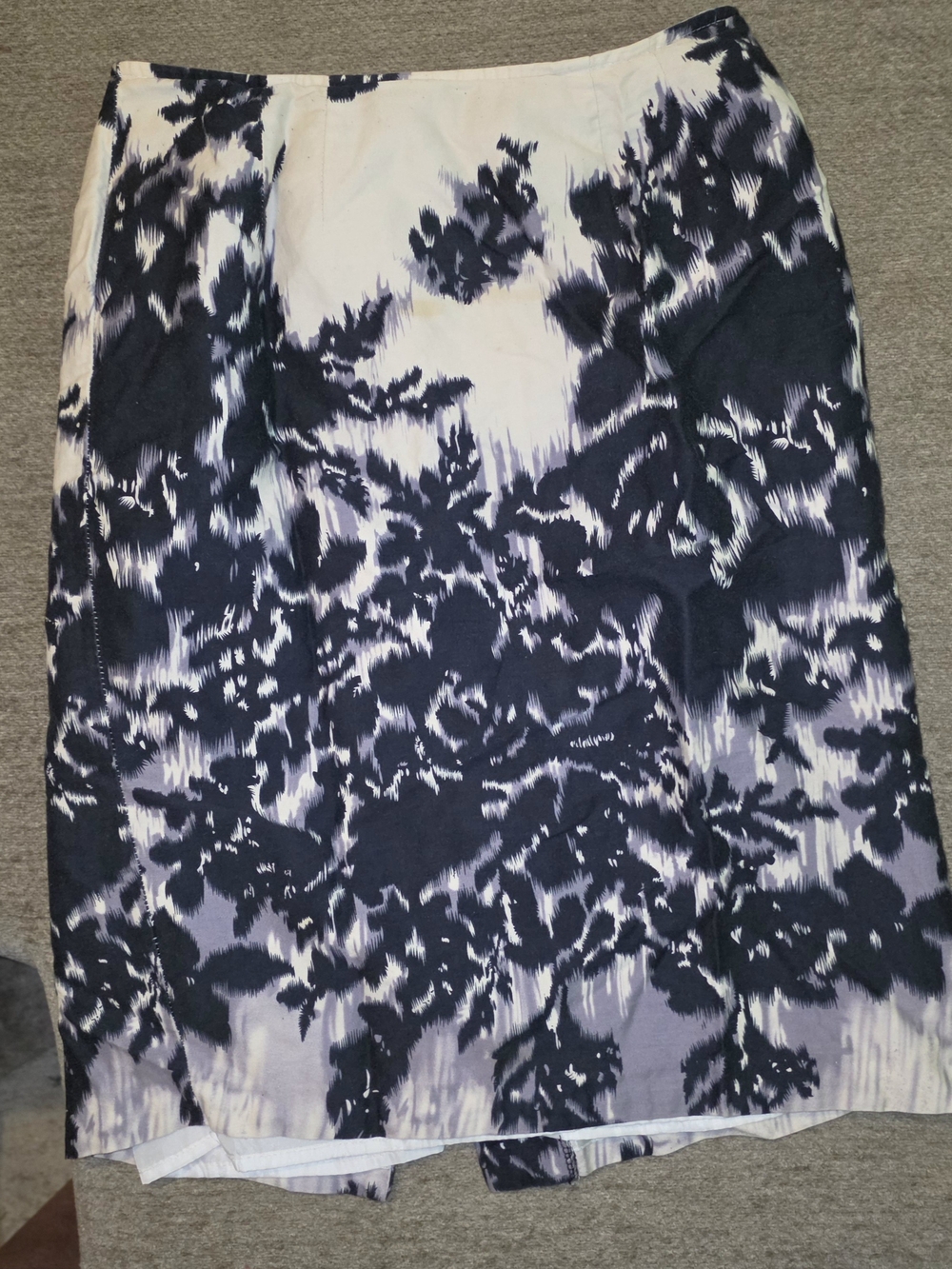 Worthington Black, Gray and Off White Floral-Print Pencil Skirt Size 6